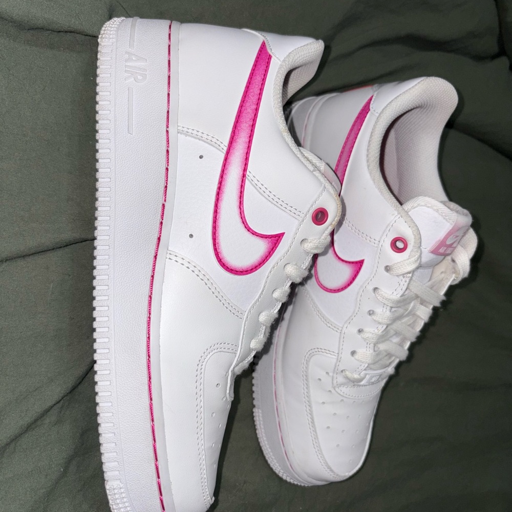 Women’s Nike lows airbrush pink